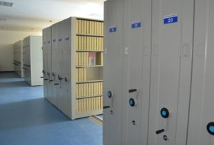 保管紙質文件還選手動密集架